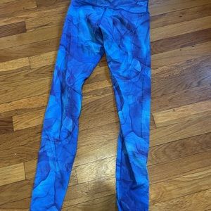 Lulu lemon mid rise leggings. Compression for running